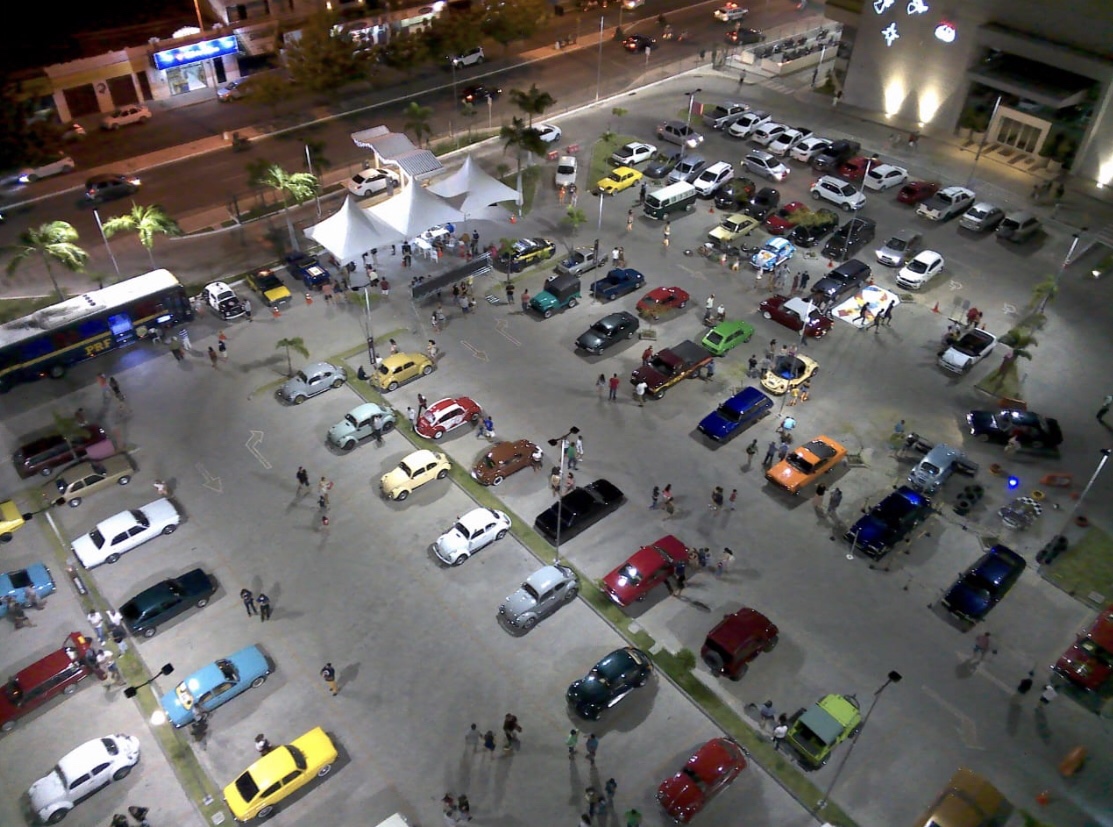 Encontro de fuscas e carros antigos no Patos Shopping: tradição e paixão pelo automobilismo em destaque