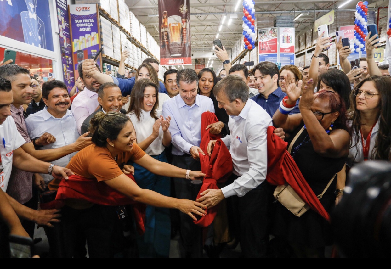 Raquel Lyra prestigia inauguração de unidade do Mix Mateus em Olinda
