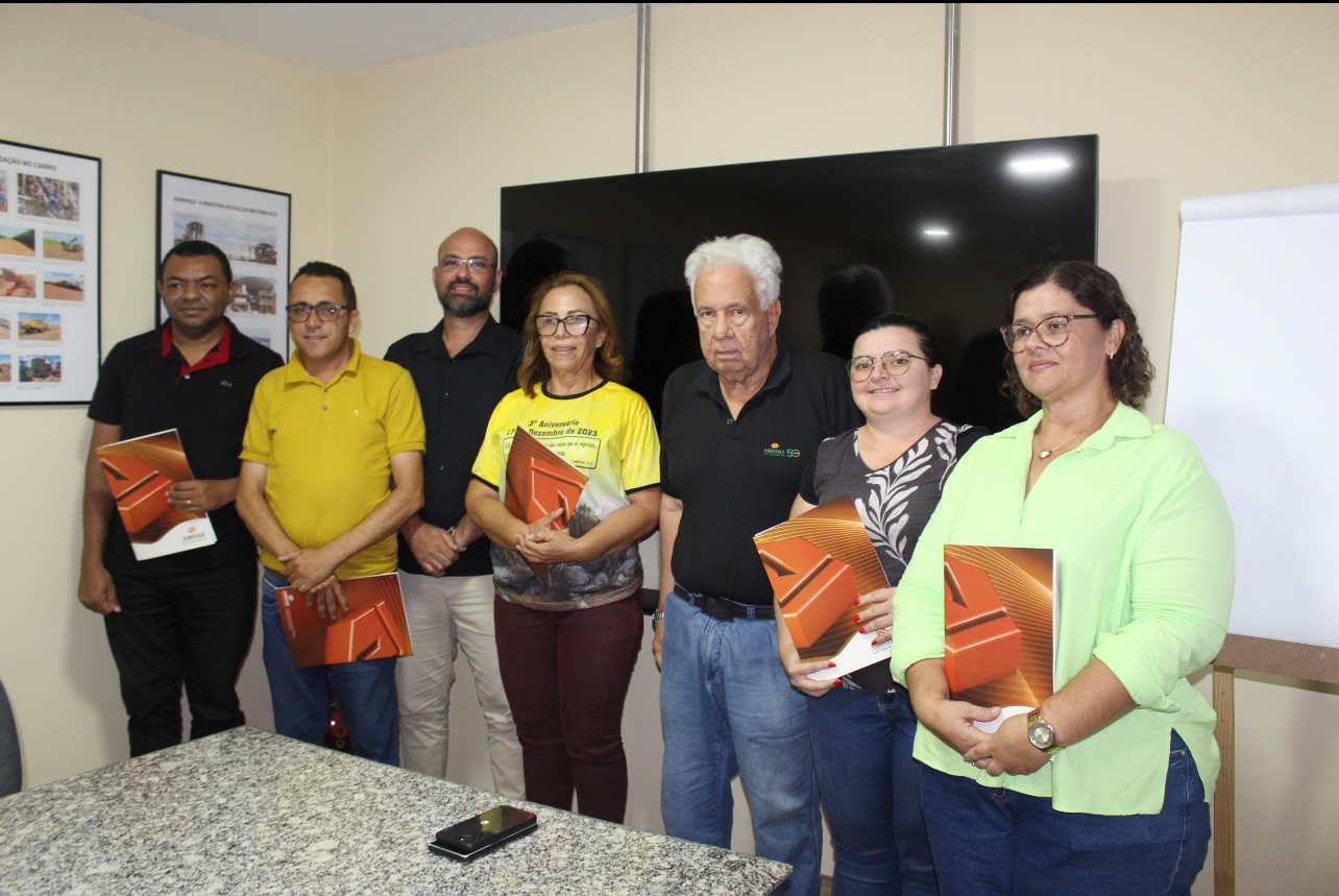 Agrovale amplia doação de palhada beneficiando mais 8 mil pequenos criadores
