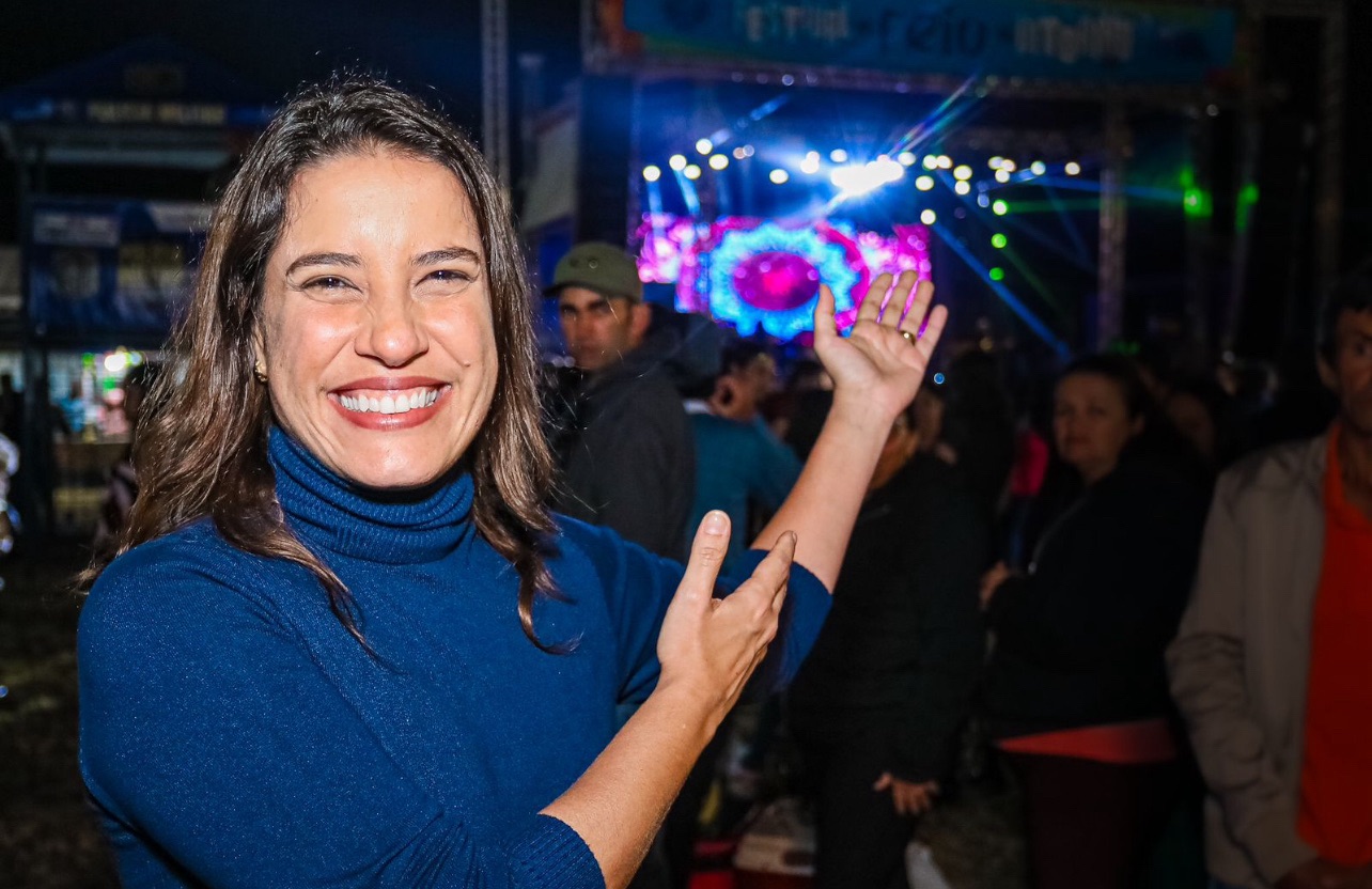 Em Riacho das Almas, Raquel Lyra prestigia Festival do Frio e anuncia obras de pavimentação de estrada