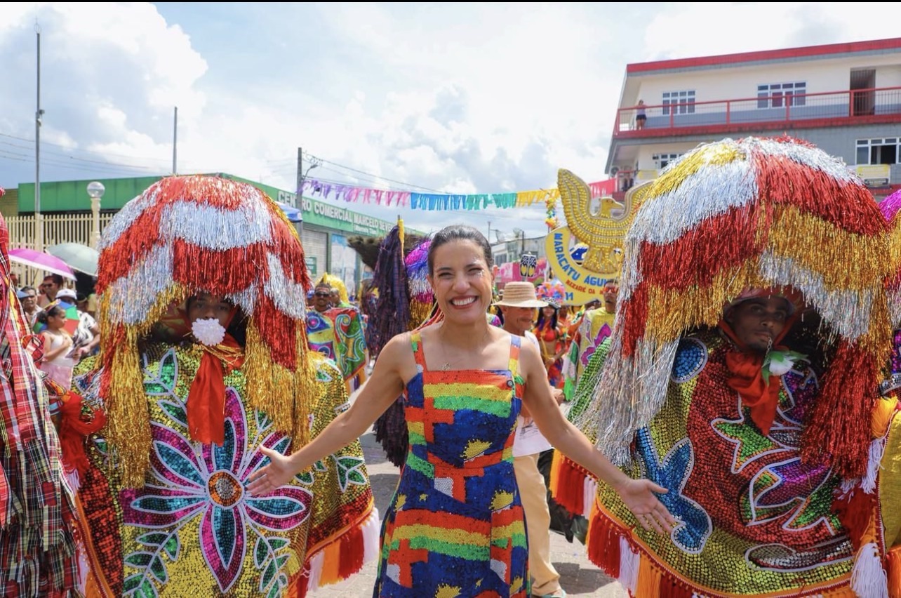 Em Nazaré da Mata, Raquel Lyra garante apoio ao tradicional Encontro de Maracatus e ressalta rede de suporte às mulheres