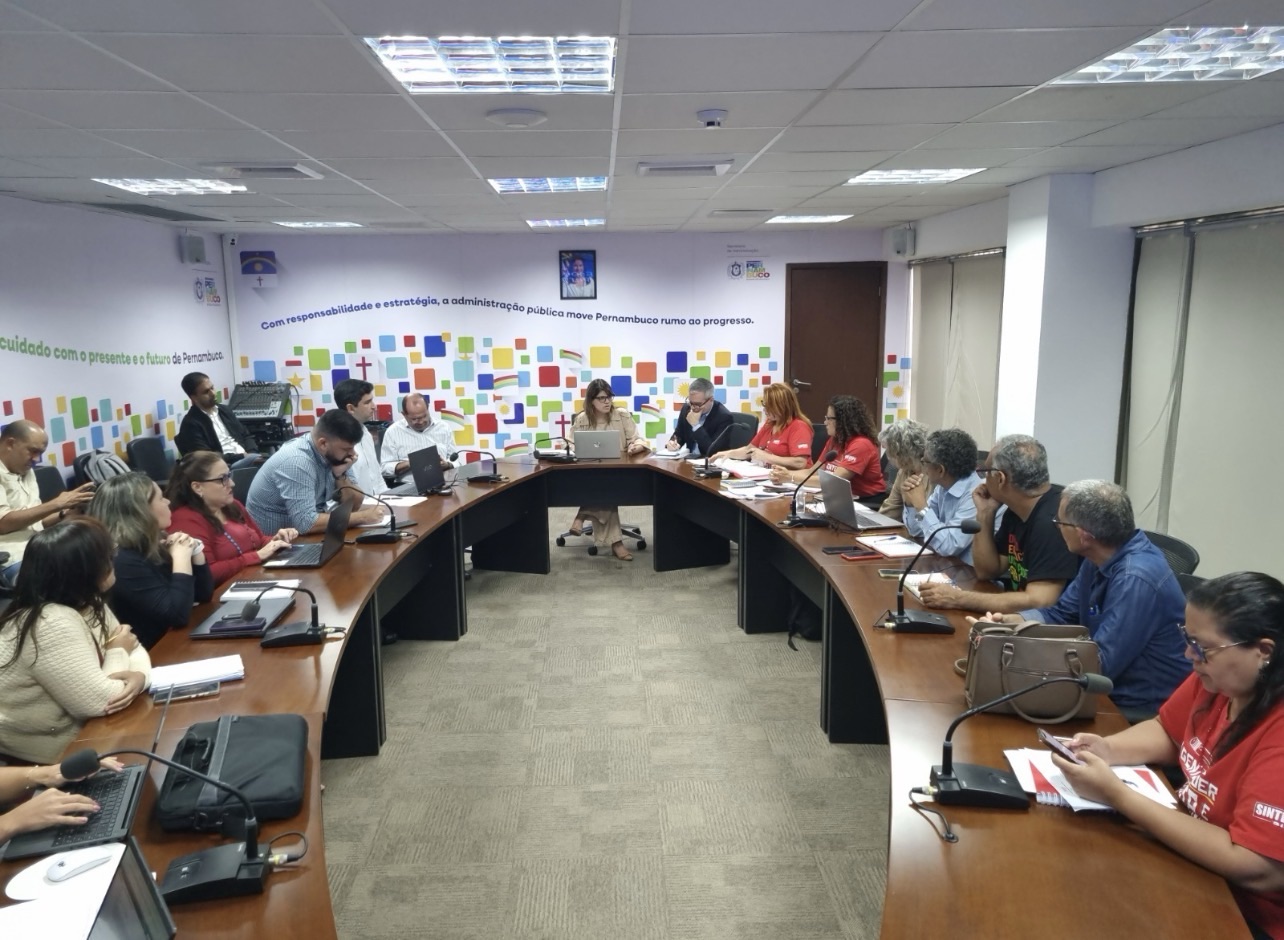 Governo do Estado fecha acordo e concede reajuste referente ao piso salarial para mais de 77 mil profissionais da Educação