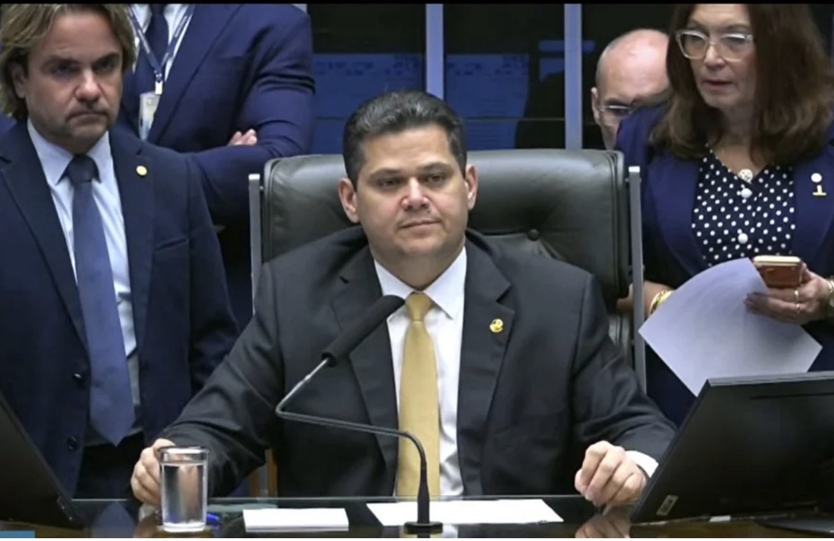Alcolumbre promulga Lei da Dosimetria e medida pode reduzir penas de condenados do 8 de Janeiro