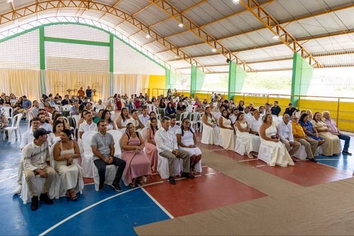 Casamento Comunitário celebra união de 21 casais em Itapetim
