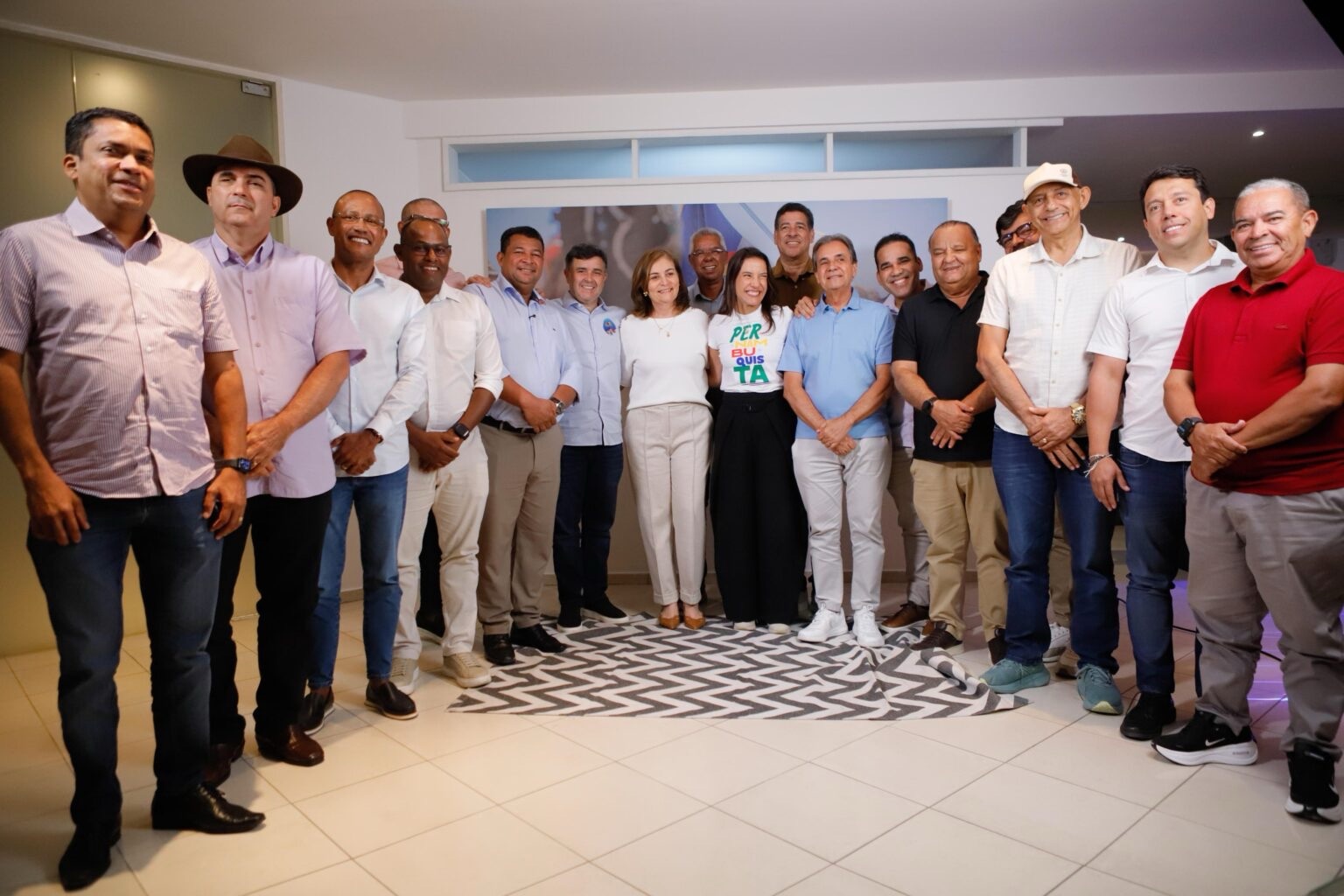 Prefeito Carlos Santana e mais 13 vereadores de Ipojuca declaram apoio a Raquel Lyra
