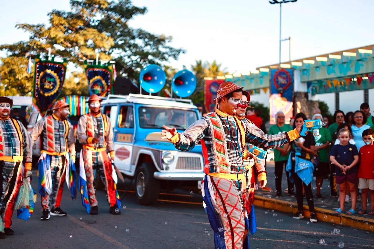 Buíque recebe cortejo cultural que anuncia a chegada do Festival Pernambuco Meu País