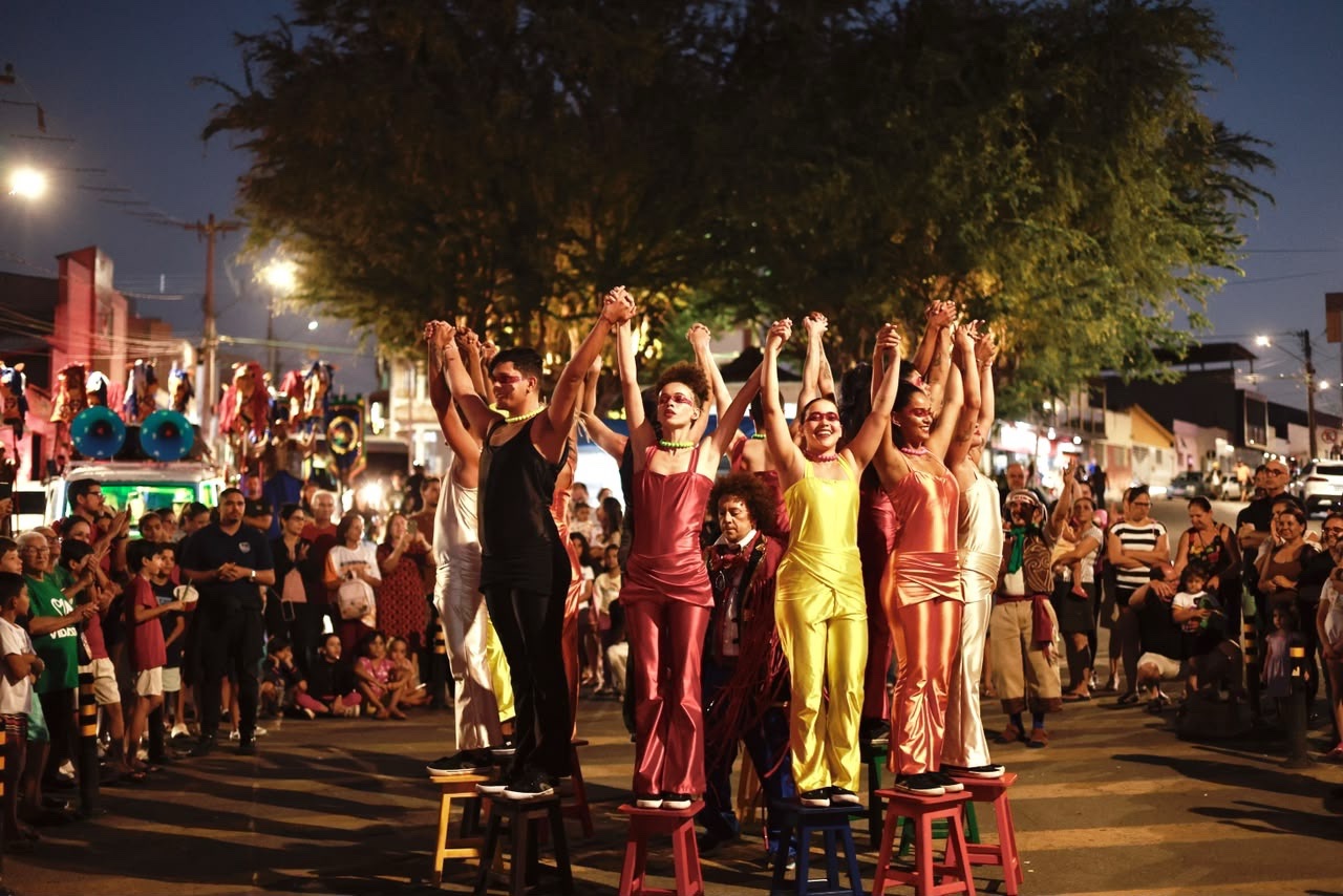Trupe Pernambuco Meu País leva cortejo cultural às ruas de Caruaru nesta quinta-feira (27)