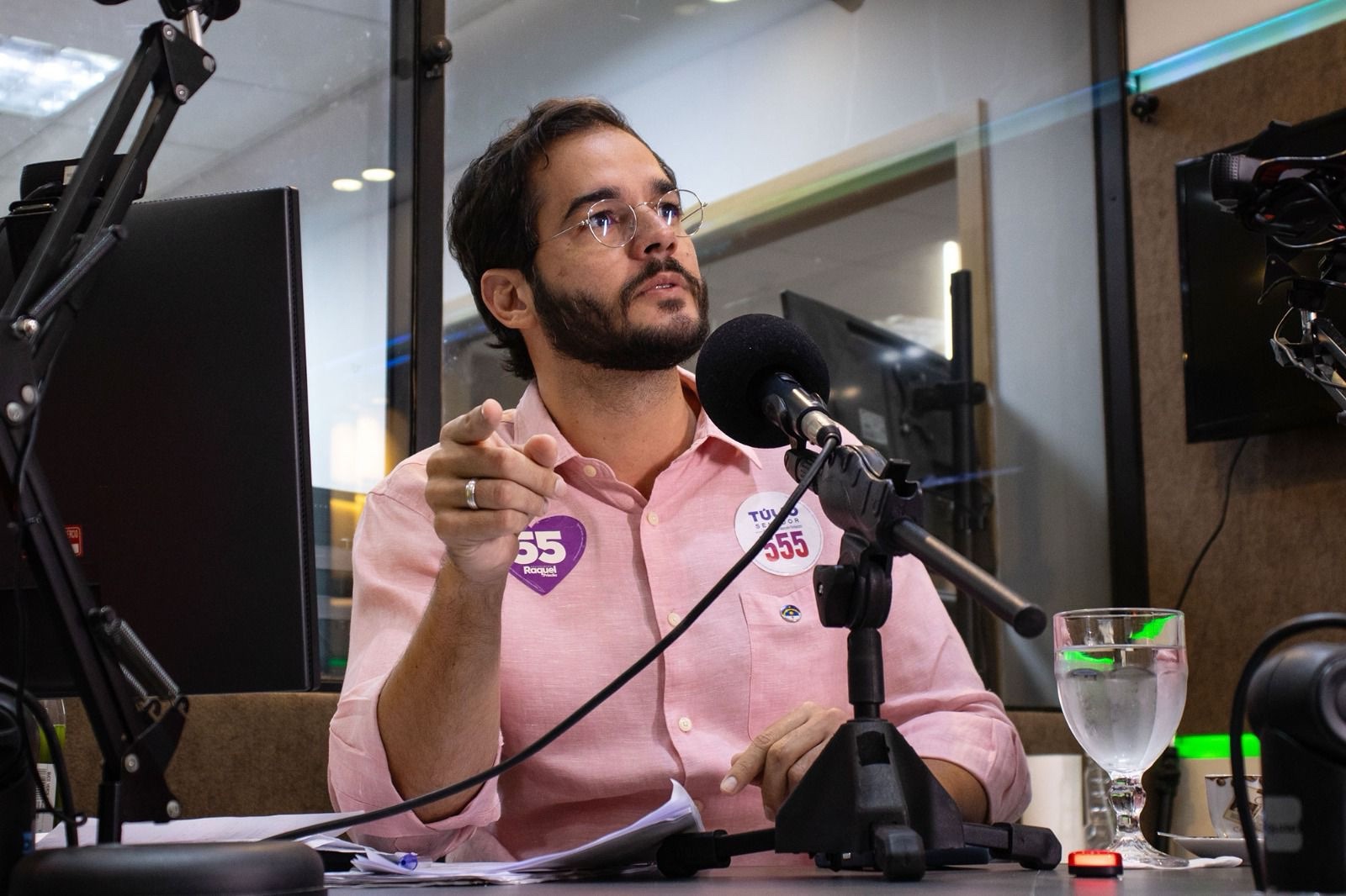 Em Sabatina na Rádio Jornal, Túlio Gadêlha destaca capacidade de diálogo e compromisso com PE