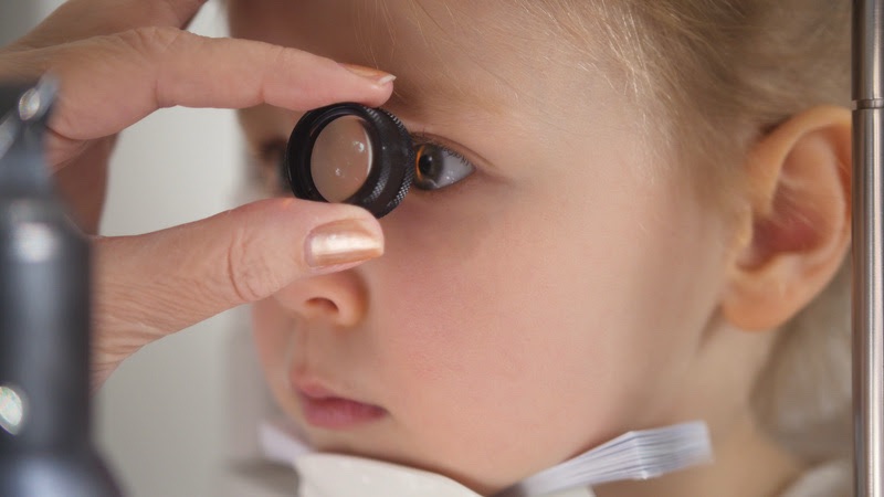 Diagnóstico precoce do retinoblastoma pode salvar a vida e preservar o olho da criança