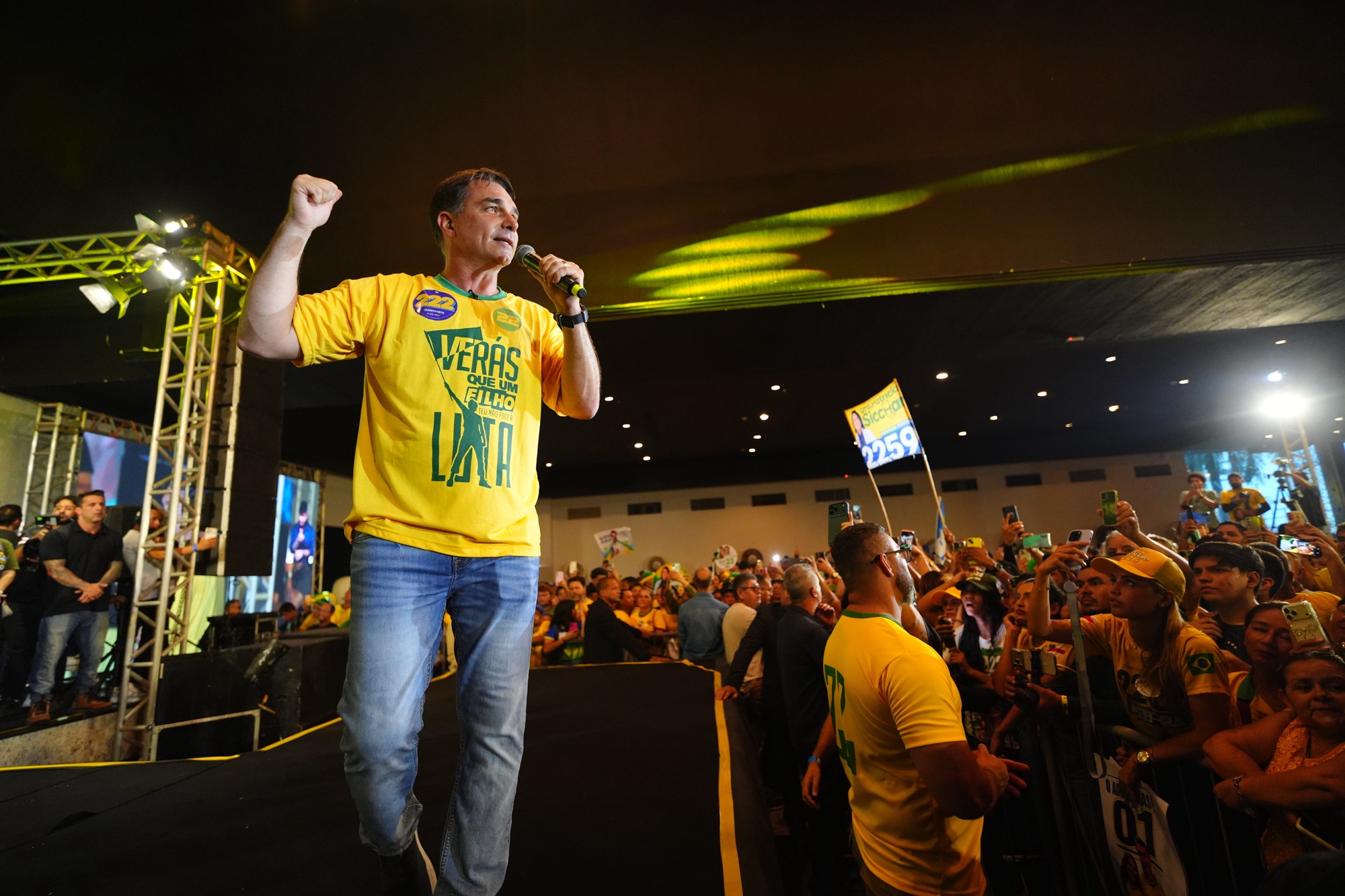 Flávio Bolsonaro leva campanha ao Recife nesta quarta-feira(16) com caminhada e comício no Bairro do Recife