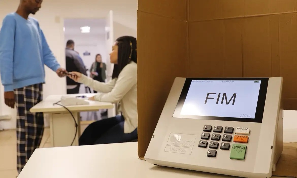 Eleições acabam, mas desgaste emocional pode continuar: psicóloga alerta para efeitos dos conflitos políticos na saúde mental